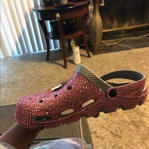 A Bling clogs three colors to choose from 8-11 in women!!! Black, Red, and pink.